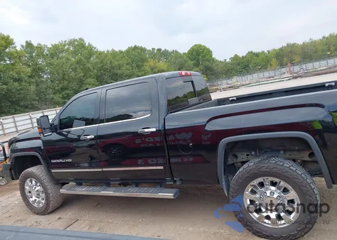 2016 GMC Sierra 2500Hd Denali z USA, uszkodzony, nr VIN 1GT12UE82GF224110